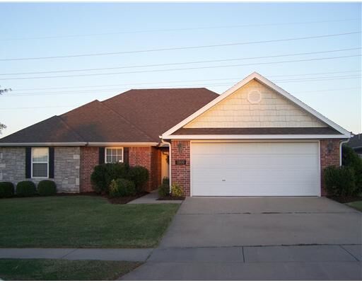 Property Photo: 1900 N Cannondale Drive AR 72704