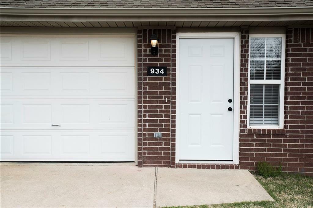 Property Photo: 816 Meadowlands AR 72701