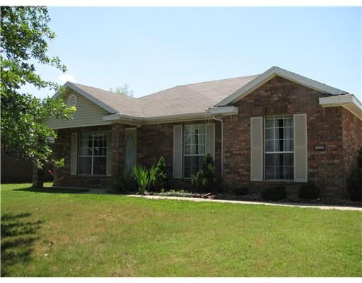Property Photo:  1209 N Heritage Avenue  AR 72704 
