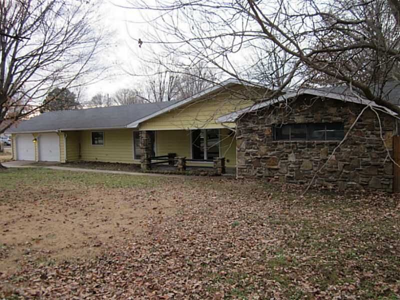 Property Photo: 1111 NW G Street AR 72712