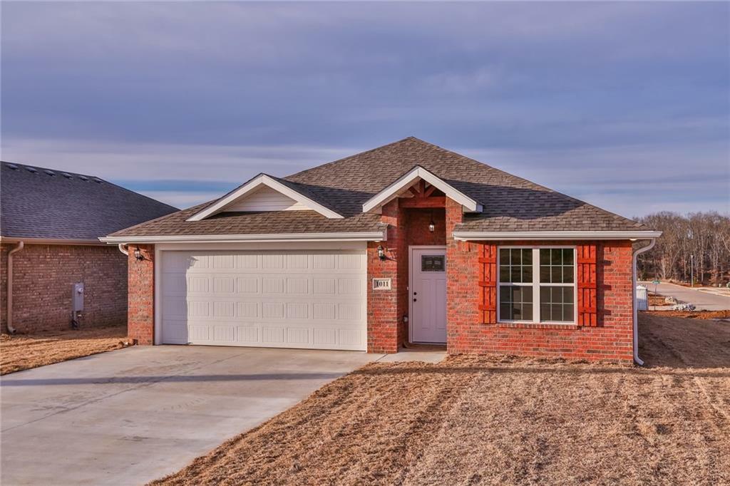 Property Photo: 1011 E Mimosa Street AR 72756