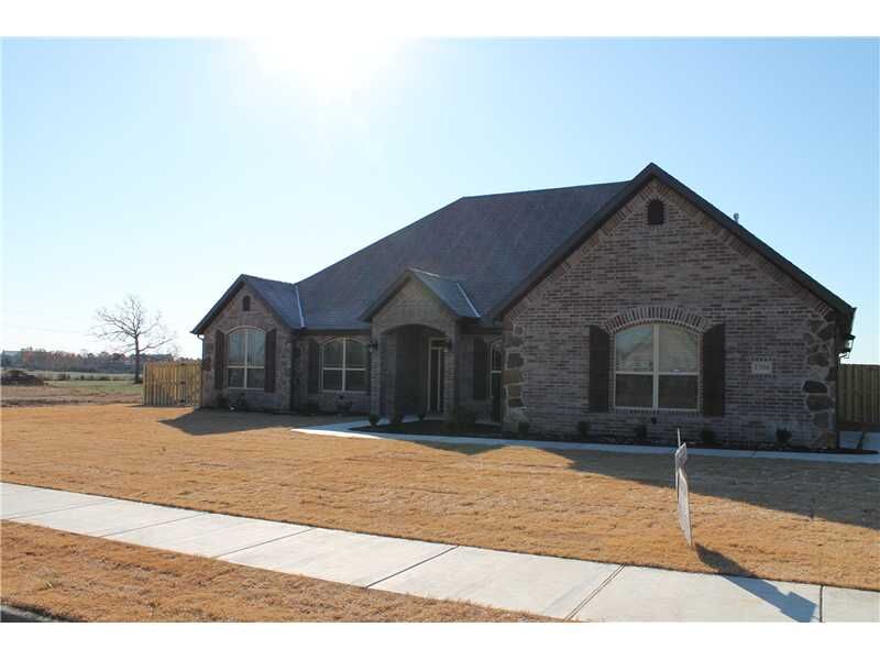 Property Photo:  1706 W Gilligan Avenue  AR 72758 