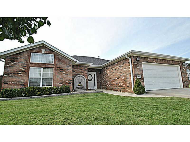 Property Photo: 1902 SW Aspen Street AR 72712