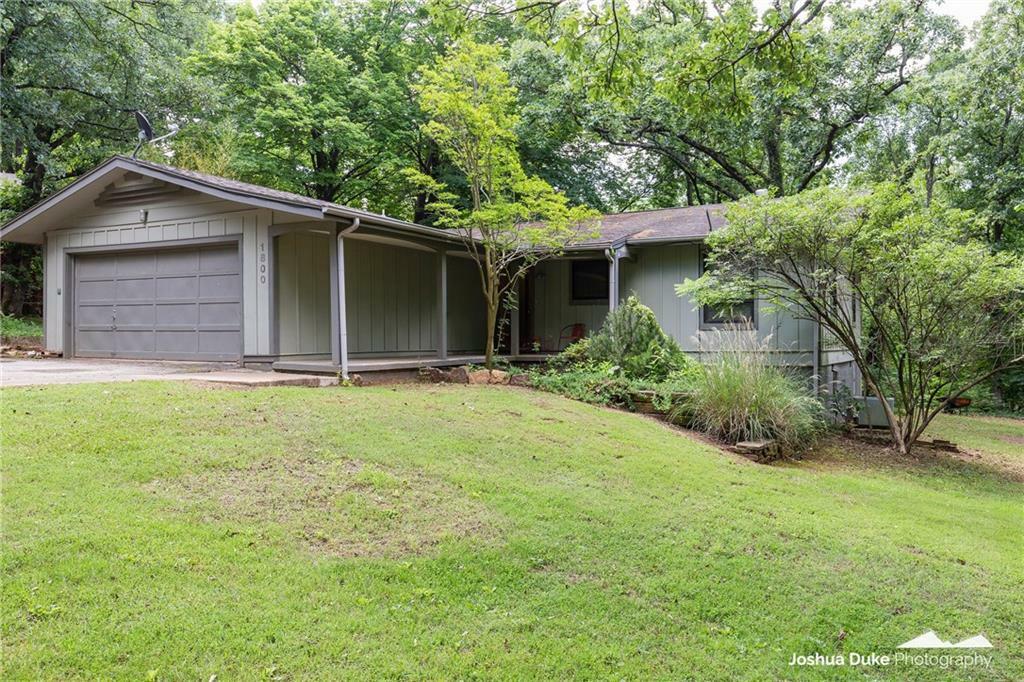 Property Photo:  1800 E Applebury Drive  AR 72701 