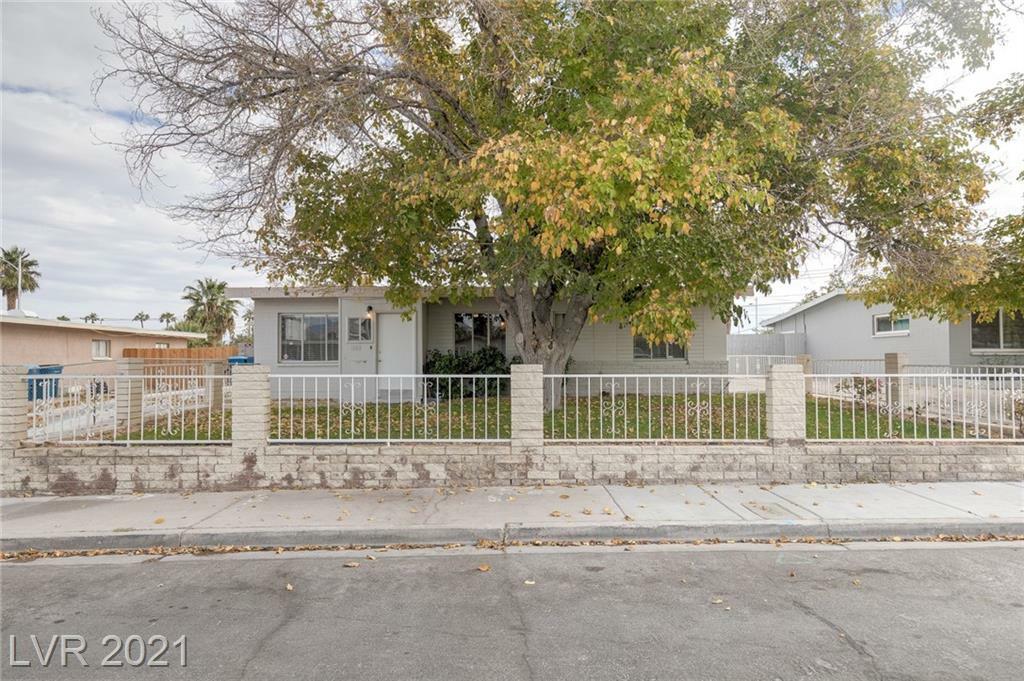 Property Photo: 1008 White Pine Way NV 89108