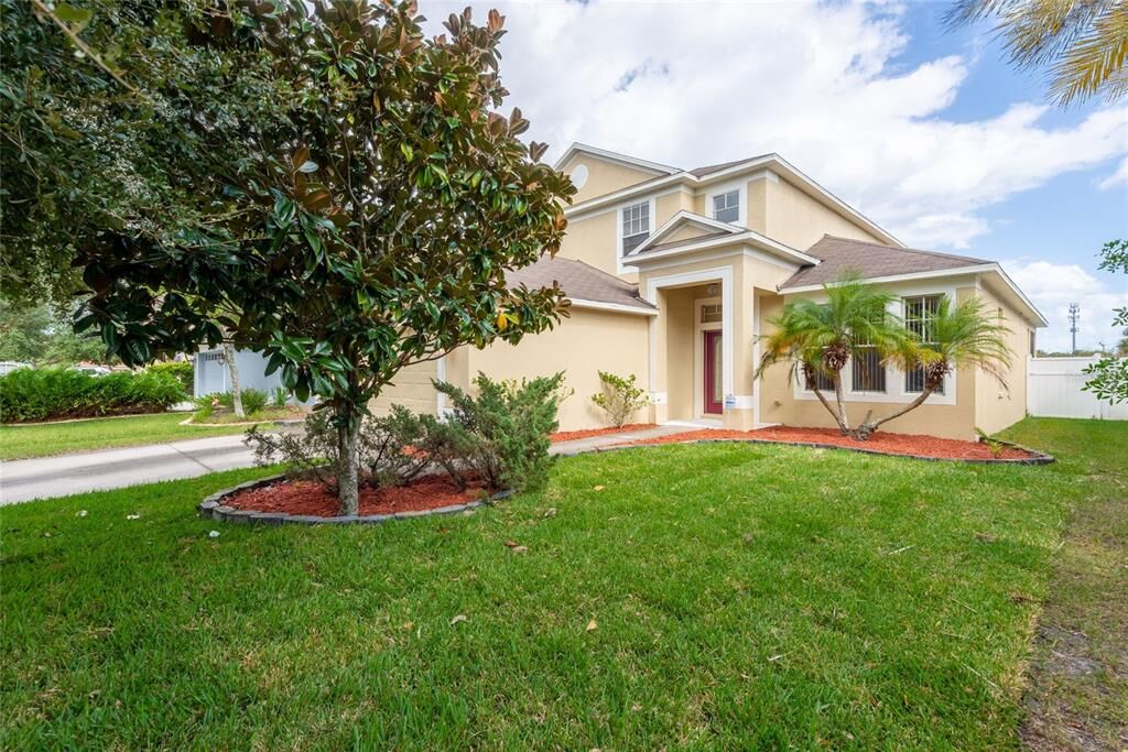 Property Photo:  8608 Sandy Plains Drive  FL 33578 
