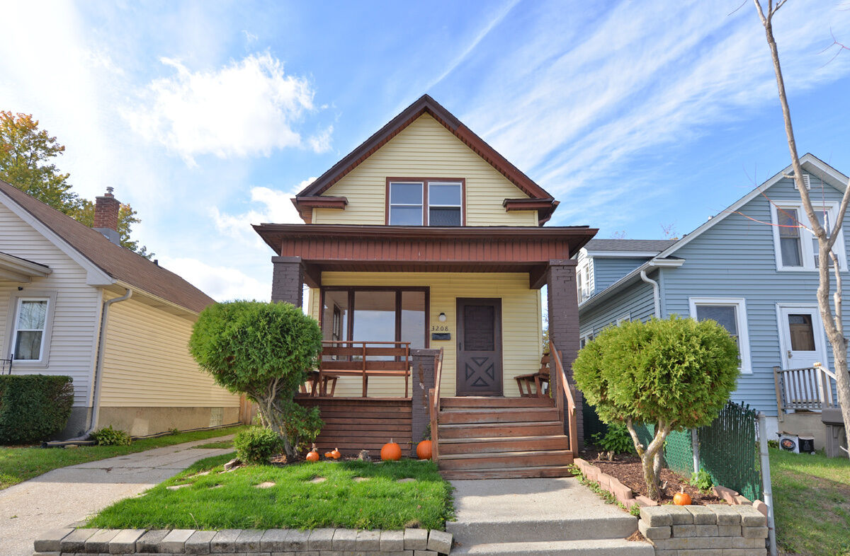 Property Photo: 3208 Caledonia St WI 53402