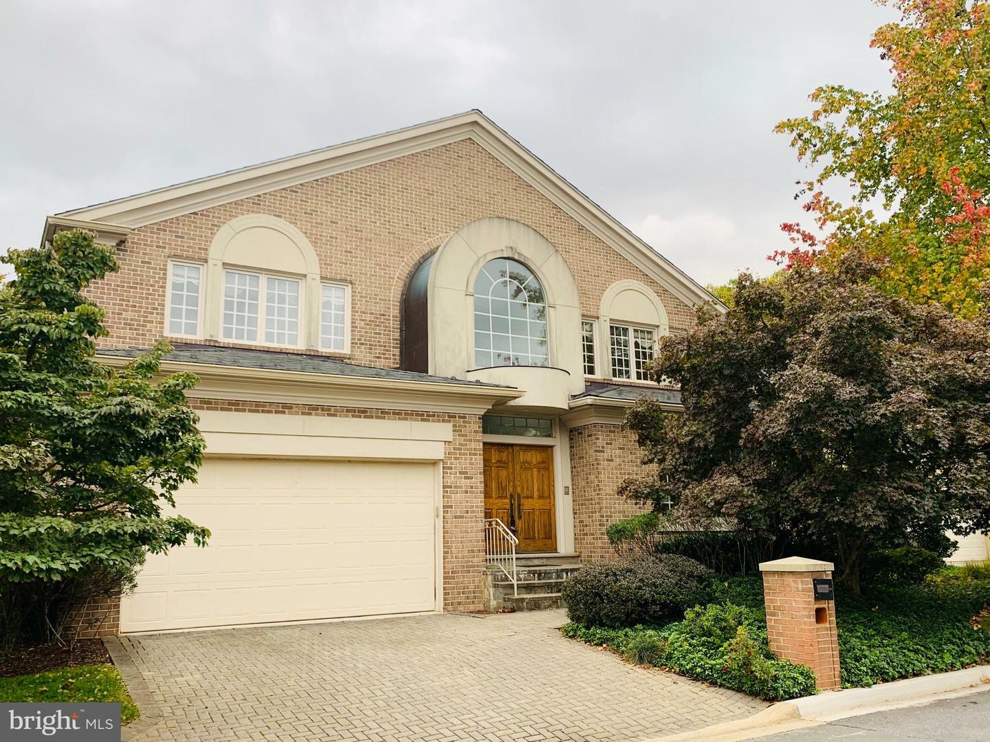 Property Photo:  10042 Chartwell Manor Court  MD 20854 