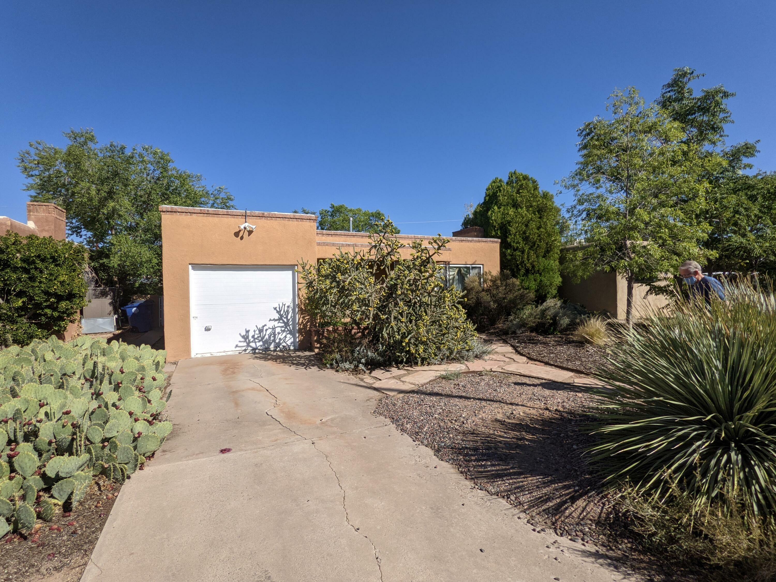 Property Photo:  430 Truman Street NE  NM 87108 