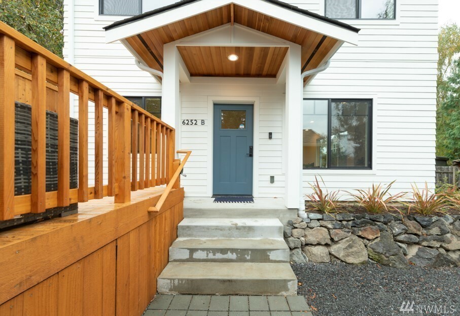 Property Photo:  6252 52nd Ave NE B  WA 98115 