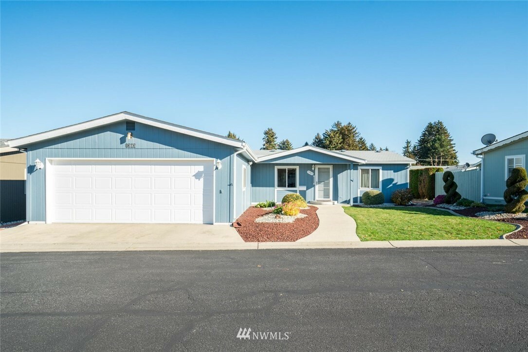 Property Photo:  1303 Enchantment Place  WA 98801 