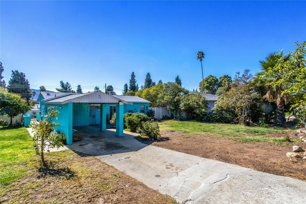 Property Photo:  310 Santa Rita Place  CA 92220 