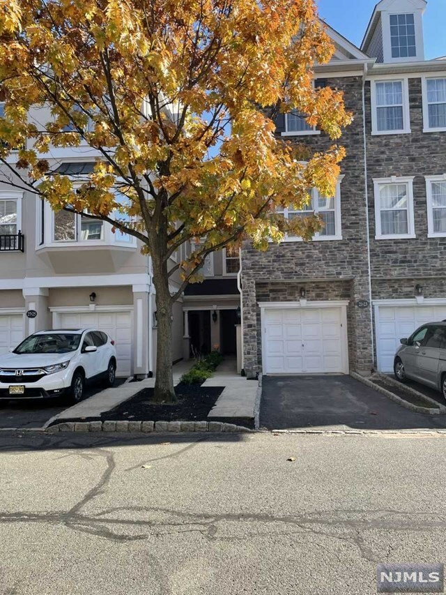 Property Photo:  21 Devonshire Drive  NJ 07013 