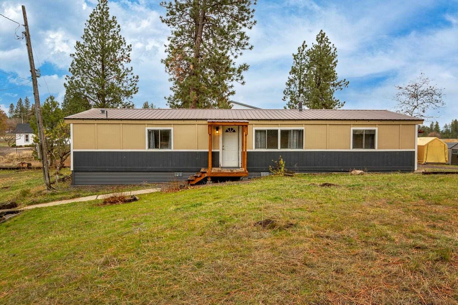 Property Photo:  1421 E Lake St  WA 99022 