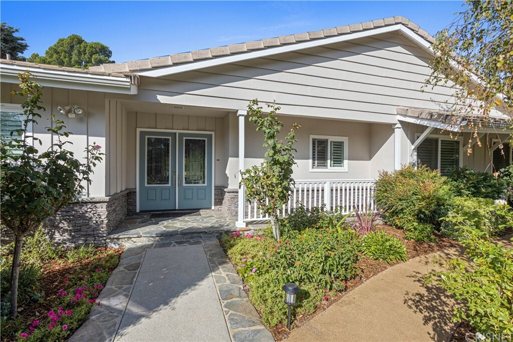 Property Photo:  10413 Sylvia Avenue  CA 91326 