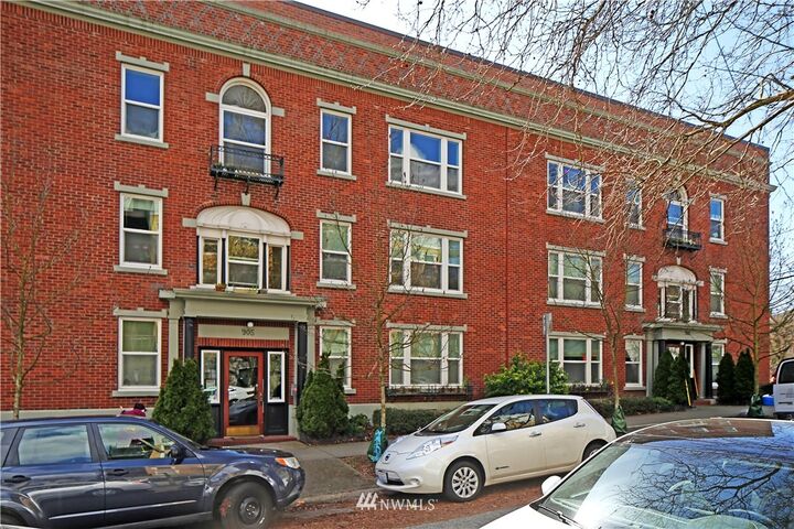901 NE 43rd Street 105  Seattle WA 98105 photo