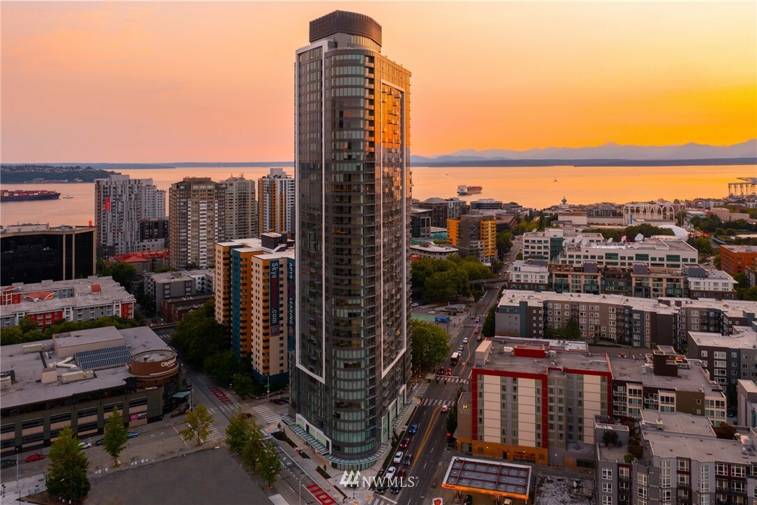 Property Photo:  2510 6th Avenue 510  WA 98121 