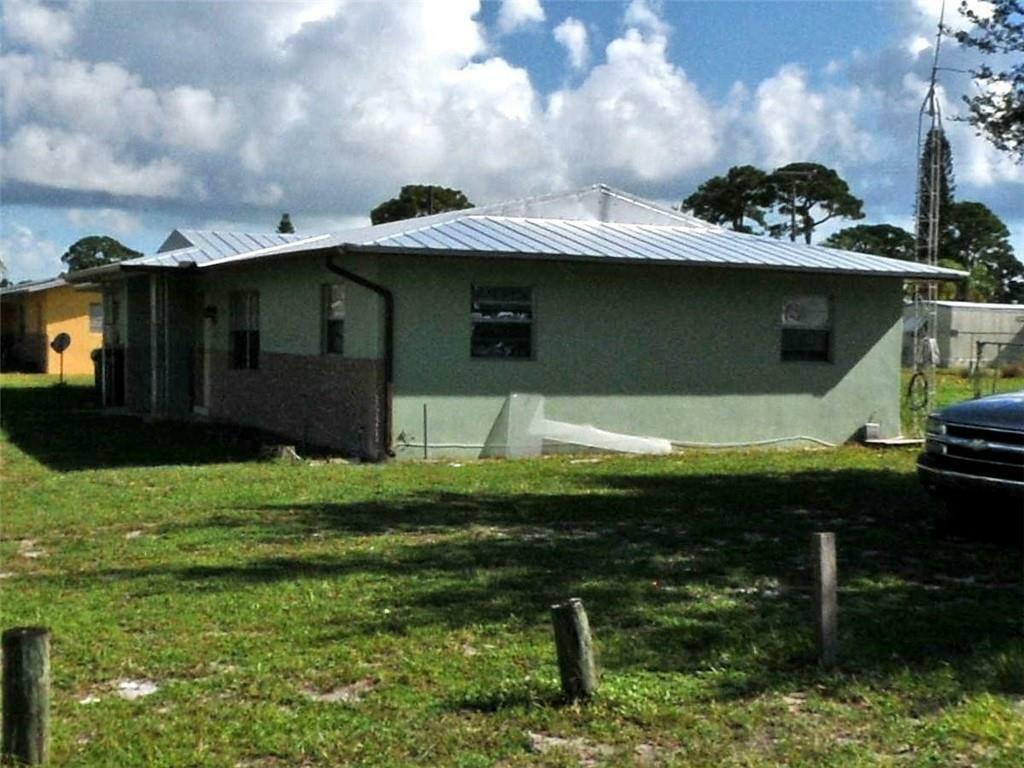 Property Photo:  2420 Seneca Avenue  FL 34946 