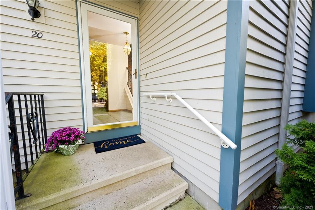 Property Photo: 124 South Montowese Street 20 CT 06405