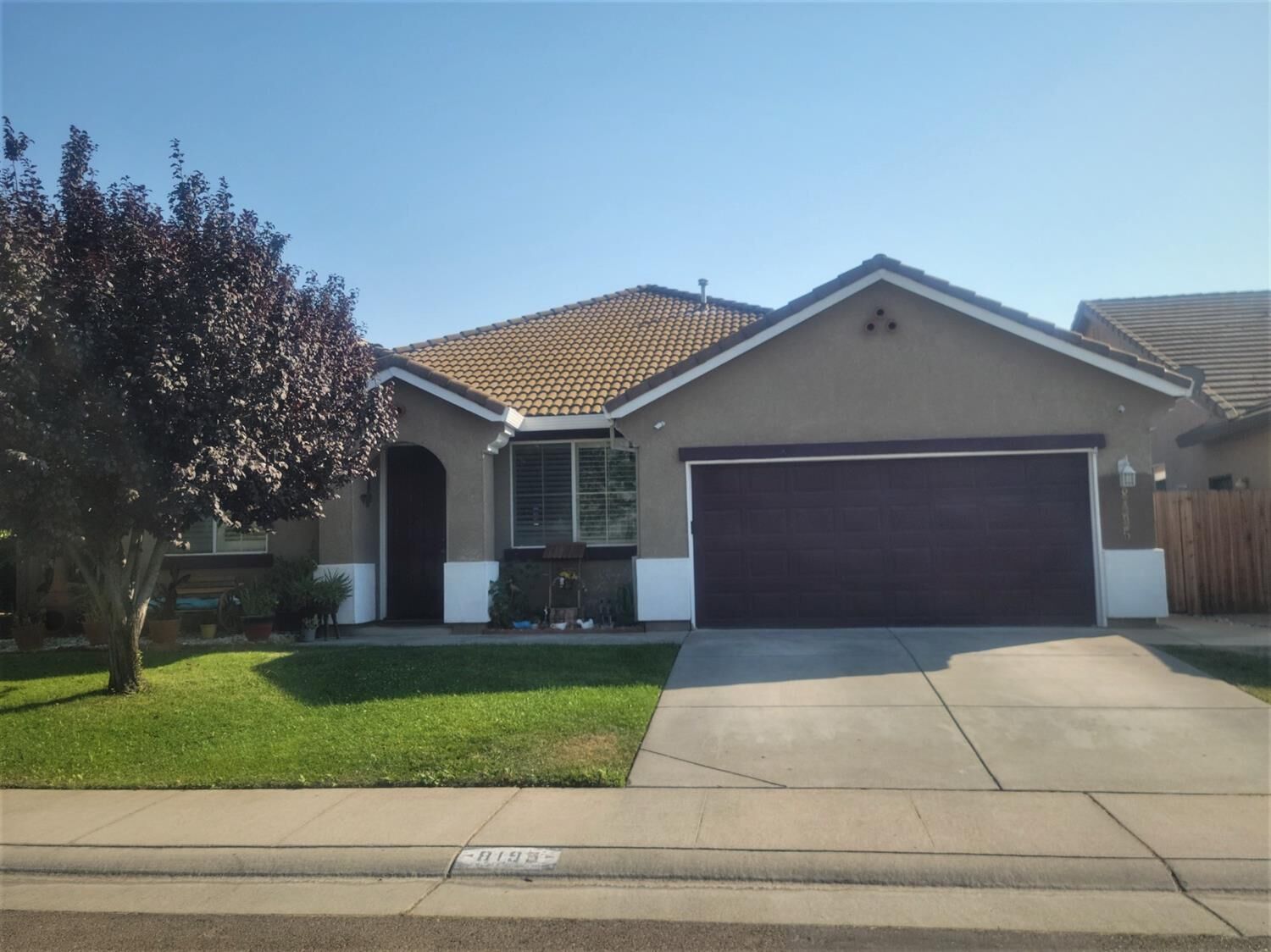 Property Photo: 8195 Yorkton Way CA 95829
