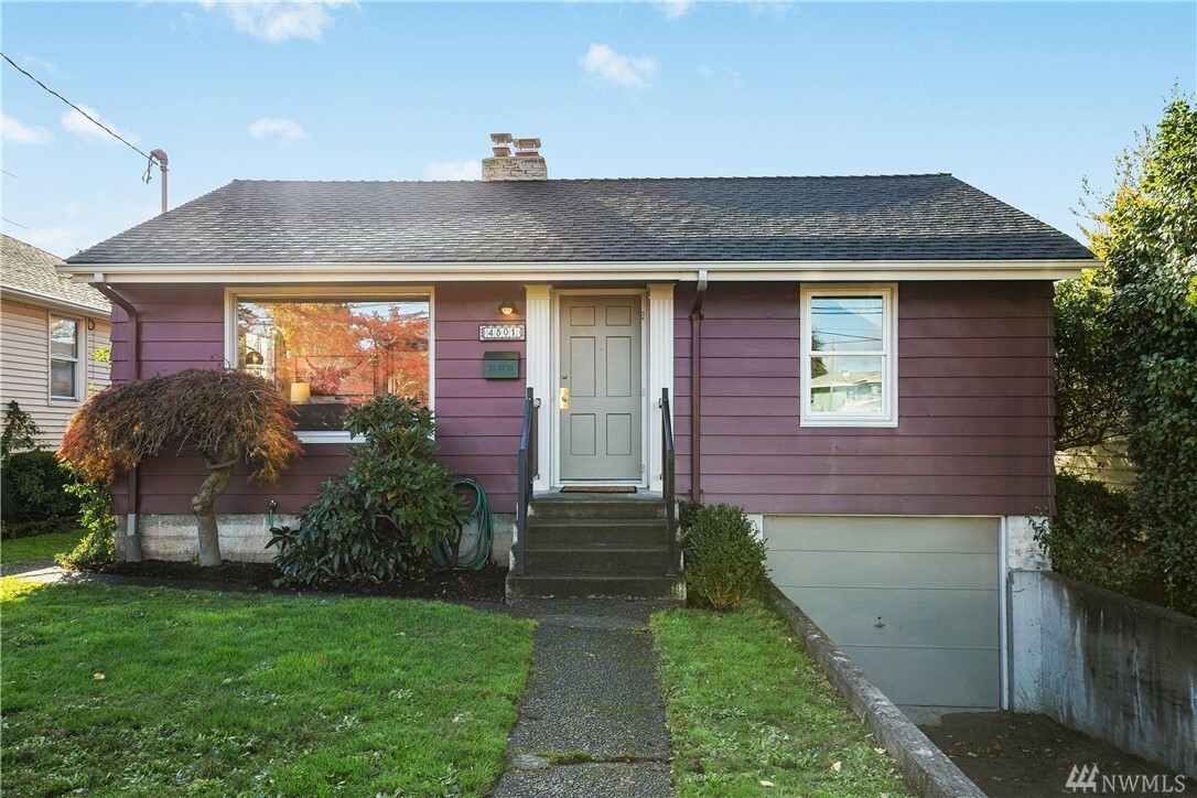 Property Photo:  4501 S Willow St  WA 98118 