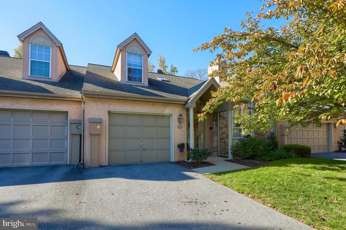 Property Photo:  129 Greenview Drive  PA 17601 