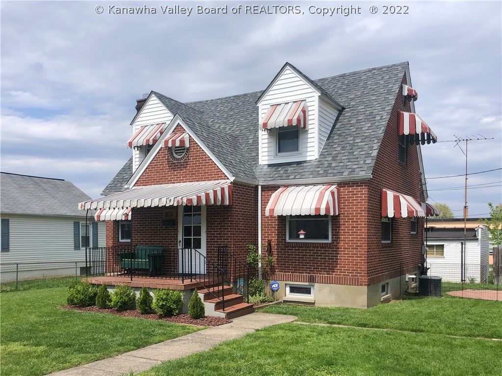 Property Photo: 1831 18th Street WV 25143