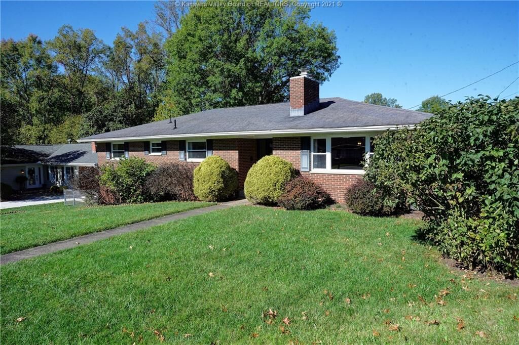Property Photo: 1501 Dogwood Road WV 25314
