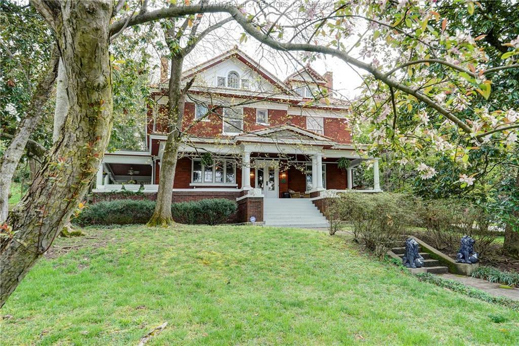 Property Photo: 904 Edgewood Drive WV 25302