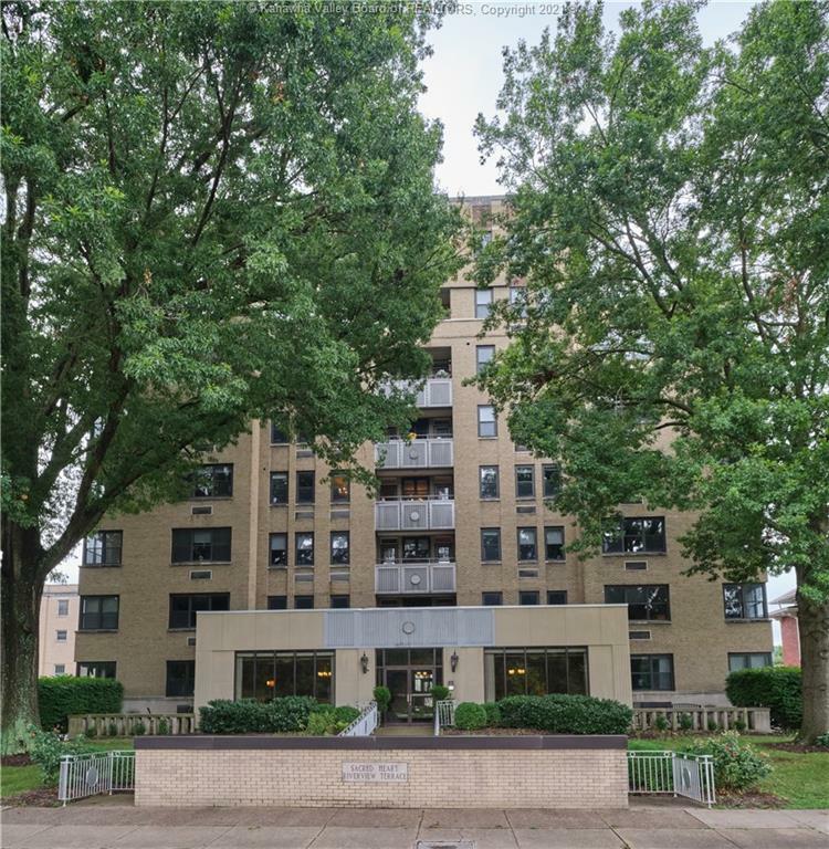Property Photo: 1108 Kanawha Boulevard E 203 WV 25301