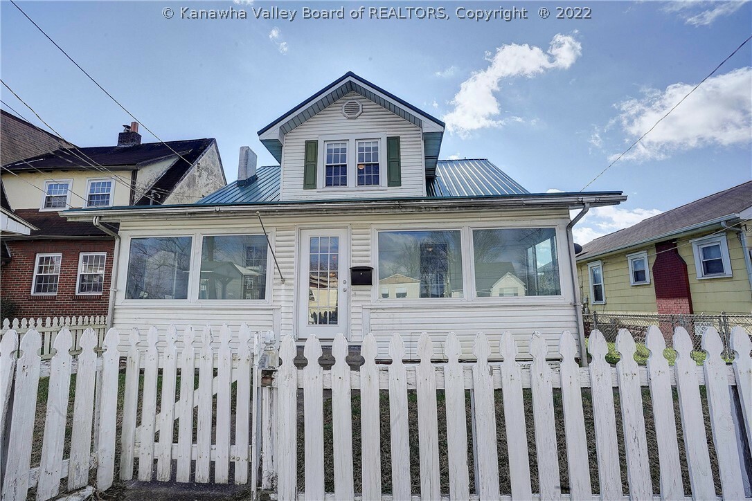 Property Photo: 5209 Maccorkle Avenue SW WV 25309