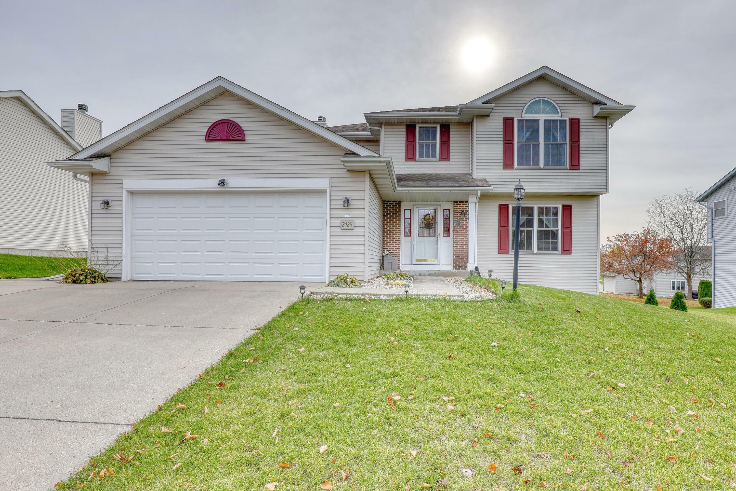 2425 Forest Hill Ct  Waukesha WI 53188 photo
