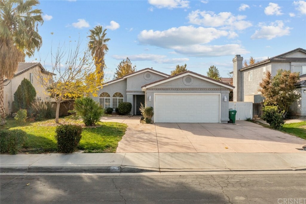 Property Photo:  1636 Bisbee Place  CA 93535 