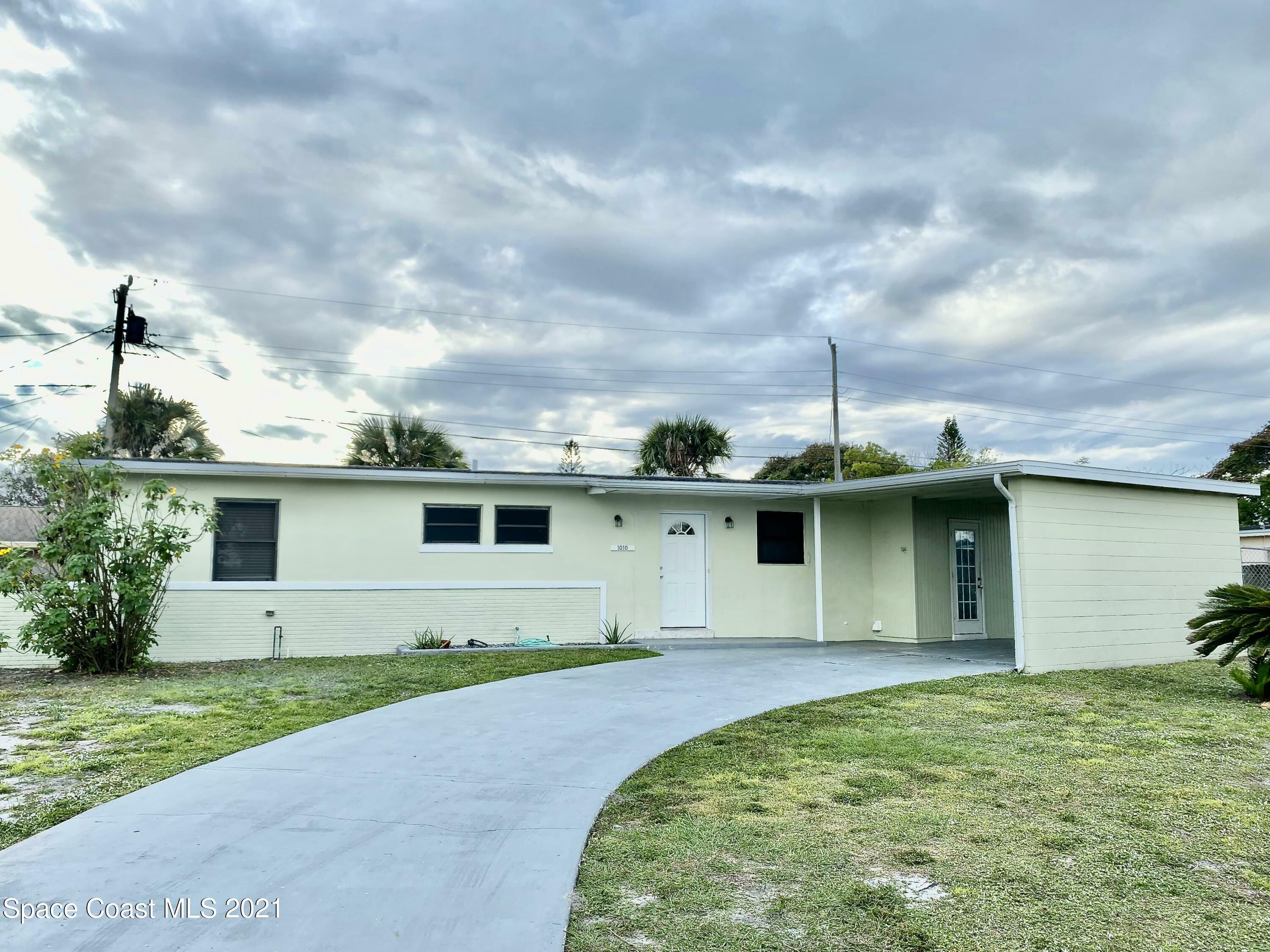Property Photo: 1010 Bianca Drive NE FL 32905