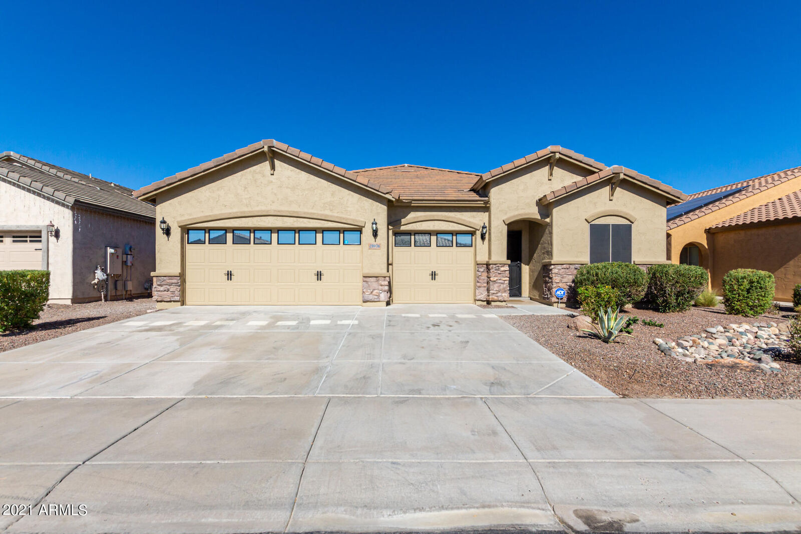 Property Photo:  25976 W Runion Drive  AZ 85396 