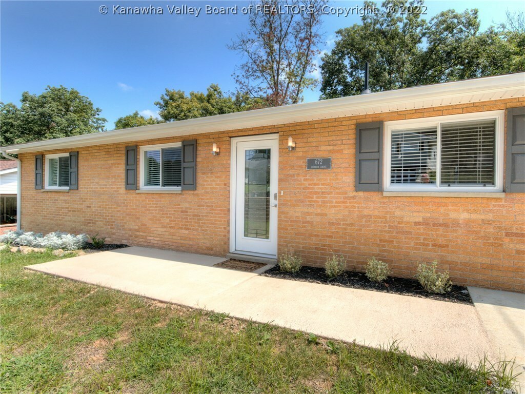 Property Photo: 672 Gordon Drive WV 25314