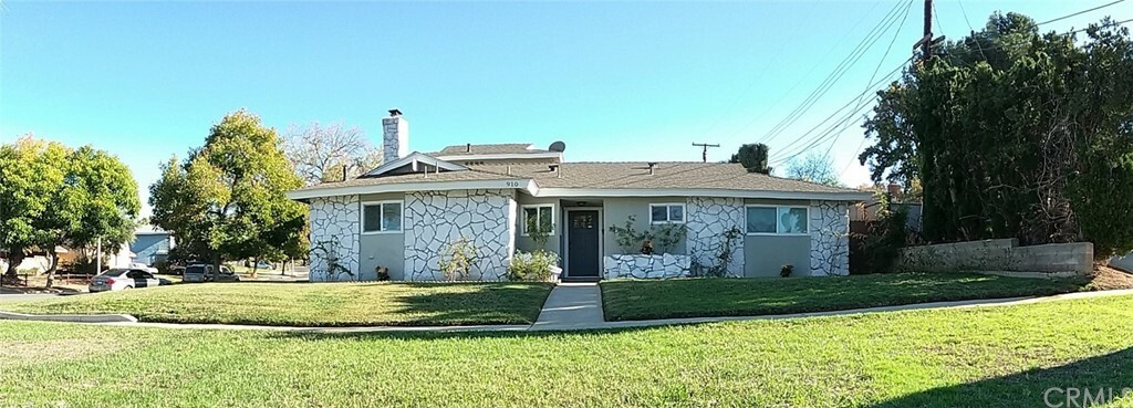 Property Photo:  910 E Palm Avenue  CA 92374 