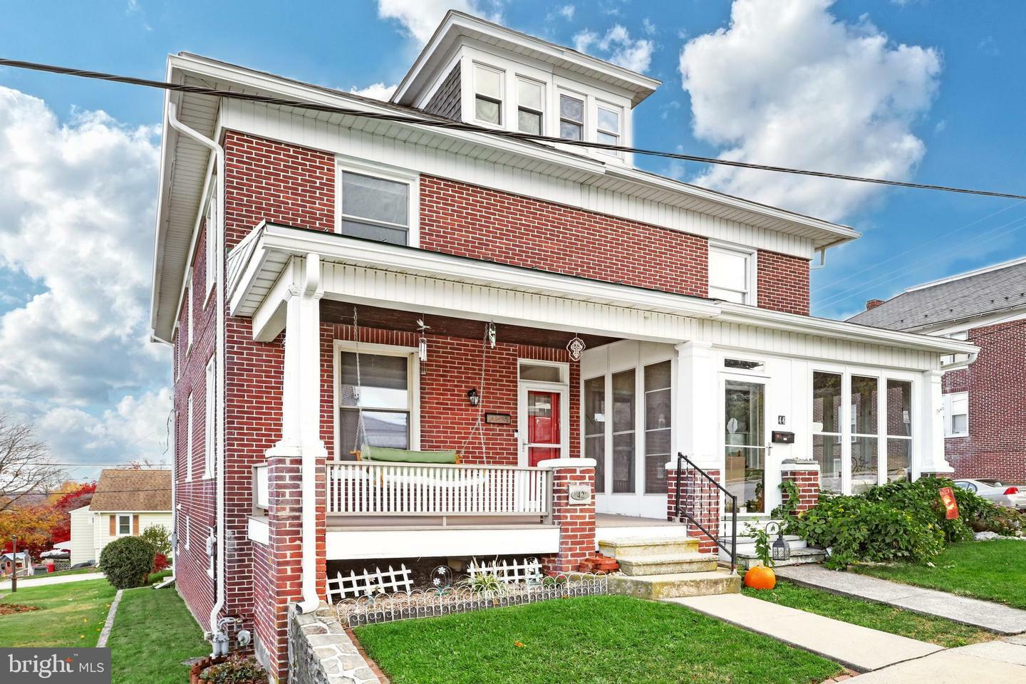 Property Photo:  42 W Lancaster Street  PA 17356 