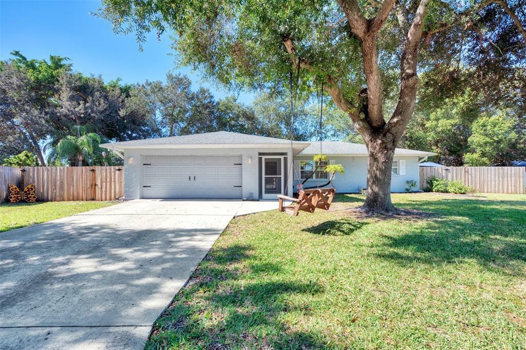 Property Photo:  1472 Georgetowne Drive  FL 34232 