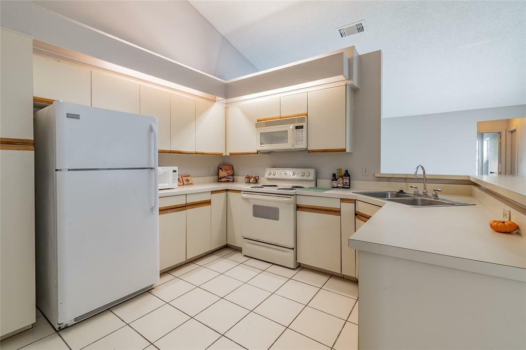 Property Photo:  112 Northshore Circle  FL 32707 