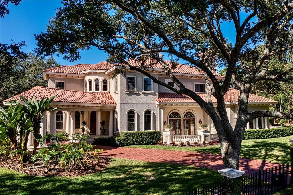 Property Photo: 602 Guisando De Avila FL 33613