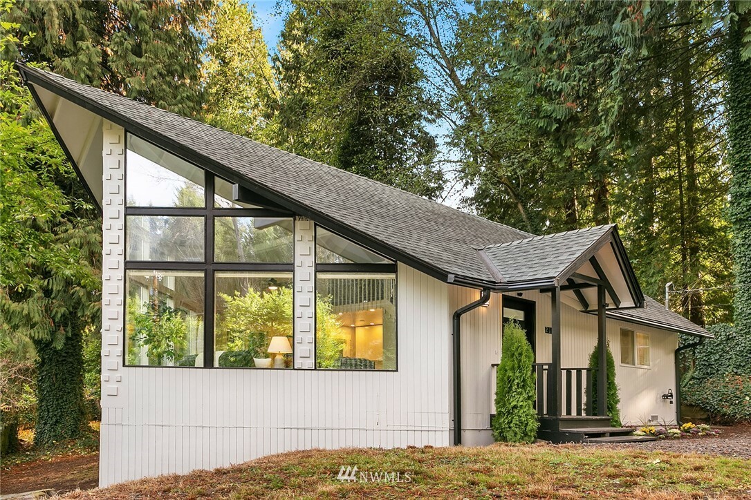 Property Photo:  21105 W Richmond Rd  WA 98021 