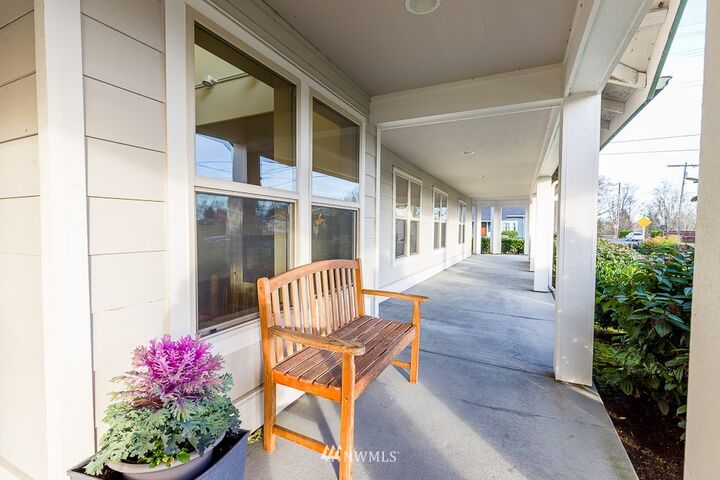 Property Photo: 406 Wood Street 302 WA 98290