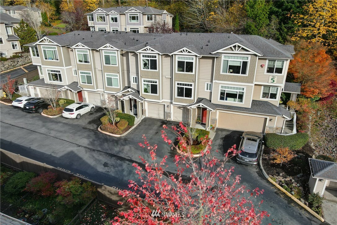 Property Photo:  3500 E Lake Sammamish Parkway SE 5-104  WA 98075 