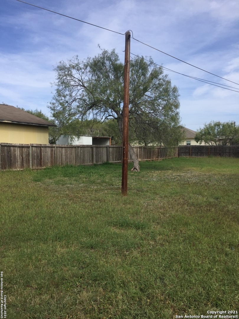 Property Photo: 7818 Shetland Dr TX 78223