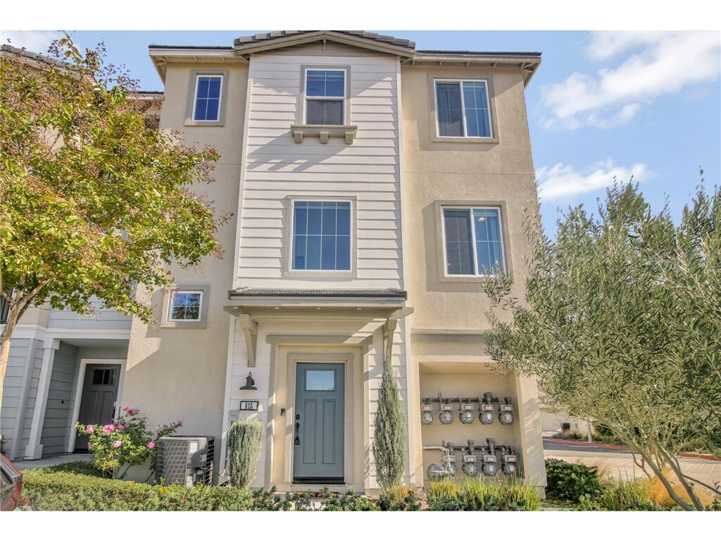 Property Photo: 815 Rainier Way CA 91767