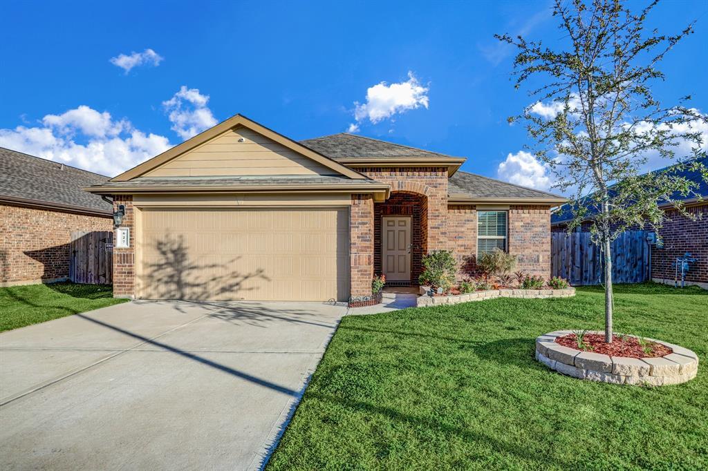 Property Photo: 627 Abloom TX 77583