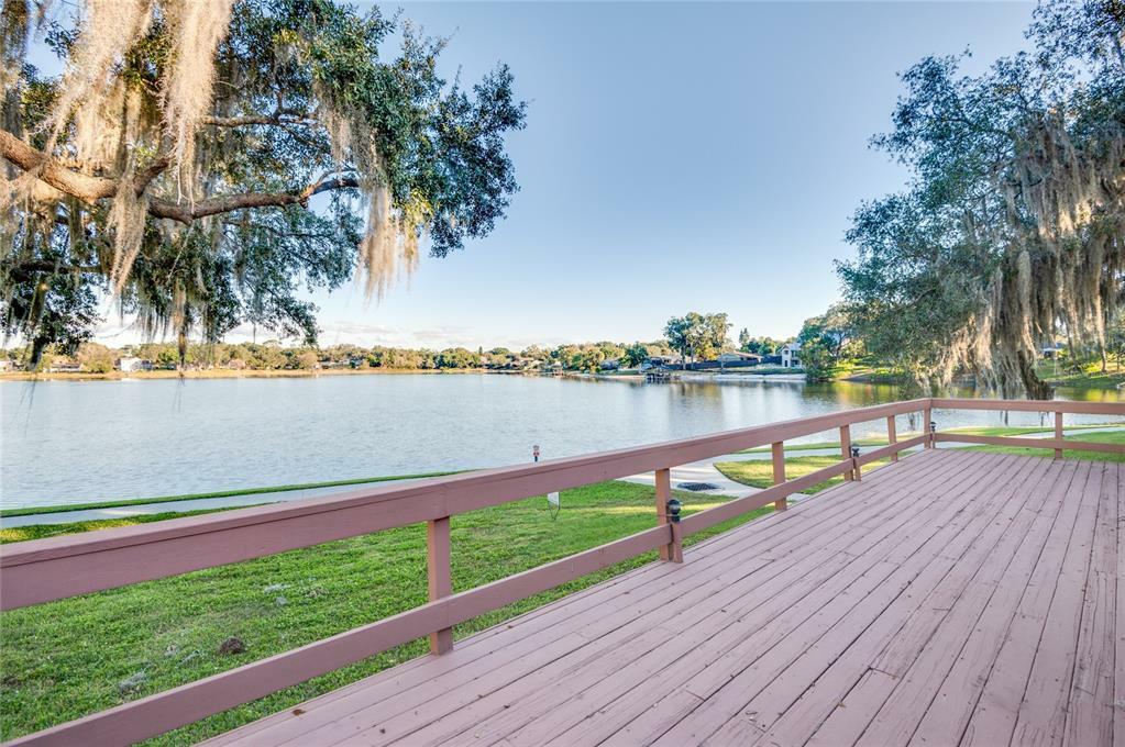 Property Photo:  600 W Lake Cir  FL 32750 