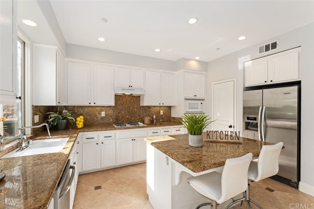 Property Photo: 5316 Rosecrest Drive CA 92649