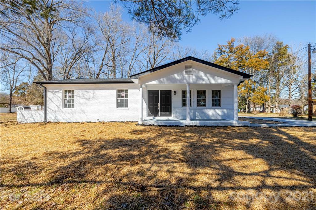 Property Photo:  401 Parallel Drive  NC 28075 